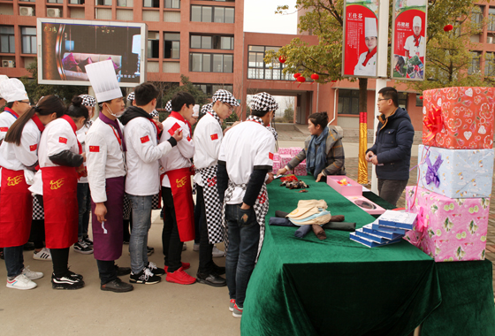 ������ʮ���콱�ա��ҵ���+��ת�̣�С�����ǽ�Ʒ�õ�������
