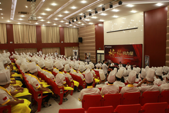 ���ж�ĸУ �����ɹ��������¶����ɹ�ѧ�ӱ����Բ������