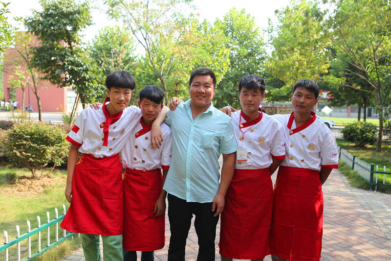 ���ɹ�ѧ�ӡ�����졪���ɹ������������ڷܶ�����
