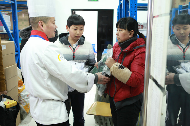 �챾�Σ����������¶����� �е�С�˷�