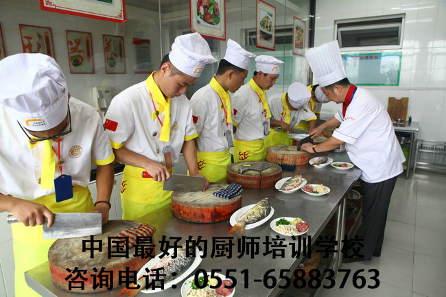 厨师学校好还是当学徒好?厨师学校都在学什么?