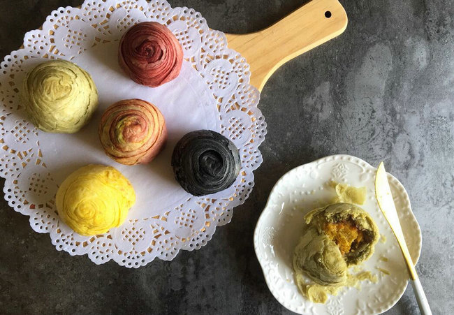 炫彩麻薯肉松蛋黄酥