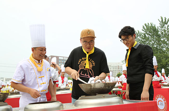 ���������֡�·���߽������¶������ר��ѧԺ��Ц��������