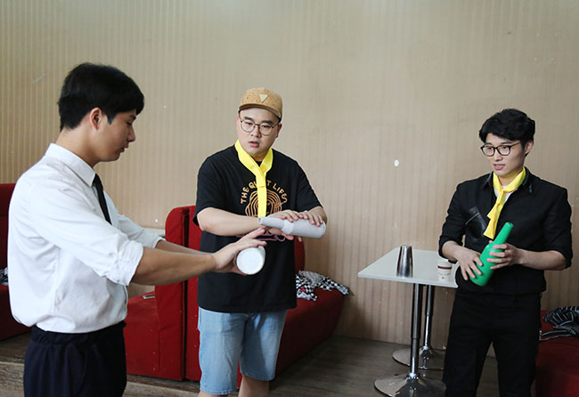 ���������֡�·���߽������¶������ר��ѧԺ��Ц��������