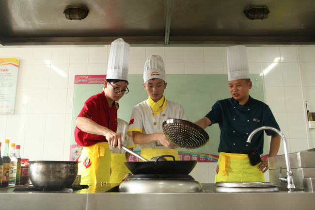 ����ʦ��У԰�����˴�ʦ��С���ֳ�ʾ�����ڴ�������