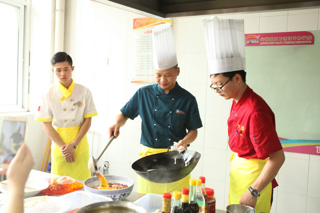 ����ʦ��У԰�����˴�ʦ��С���ֳ�ʾ�����ڴ�������