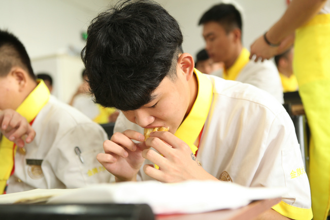 ����ʦ��У԰�����˴�ʦ��С���ֳ�ʾ�����ڴ�������