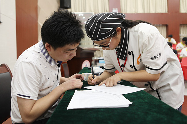 �����¶���:��Ԫ��ѧ�������ó��﷫��