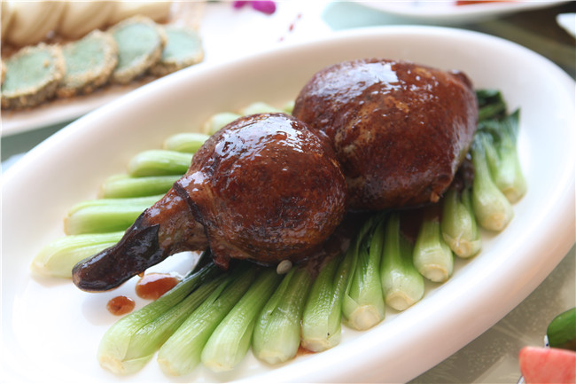 �����¶����˵���Ϧ��������ʳչʾ��һ���Ӿ�ʢ��