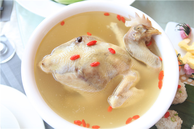 �����¶����˵���Ϧ��������ʳչʾ��һ���Ӿ�ʢ��