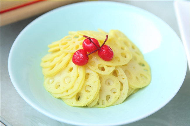 �����¶����˵���Ϧ��������ʳչʾ��һ���Ӿ�ʢ��