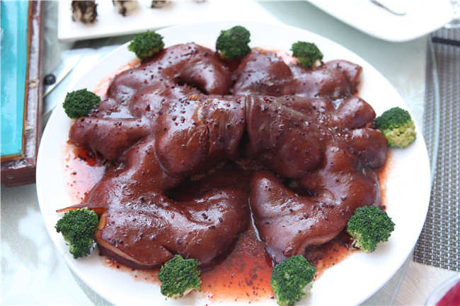 �����¶����˵���Ϧ��������ʳչʾ��һ���Ӿ�ʢ��