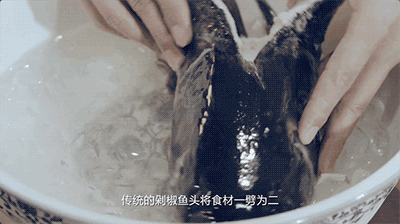 【饕宴】阳显华经典湘菜创新做 新洞庭湖鱼头王