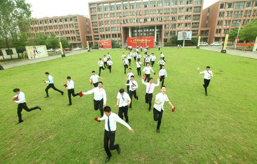 ��ϵְ�� ���Ľ���������㣬���ι����ж�����������