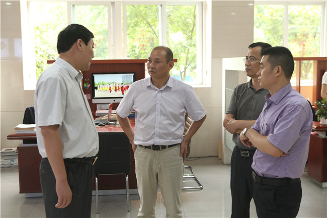 开学季——人社局领导来我院关心指导工作