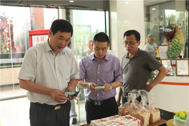 开学季——人社局领导来我院关心指导工作