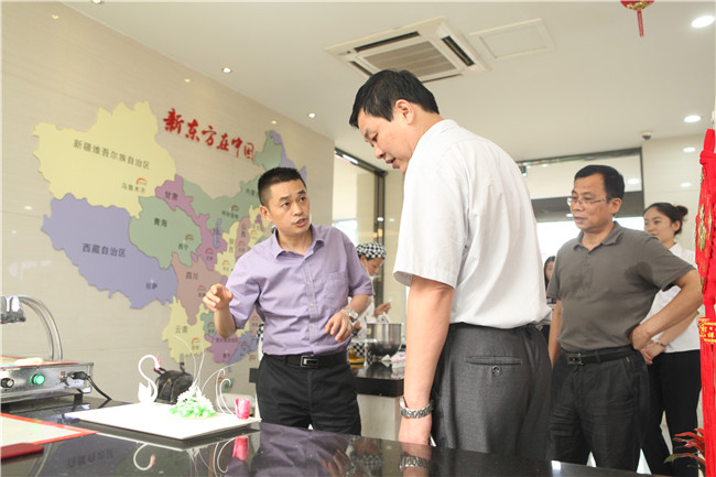 开学季——人社局领导来我院关心指导工作