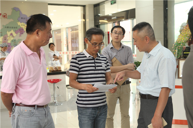 开学季——人社局领导来我院关心指导工作