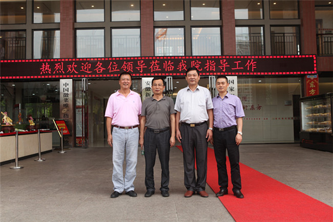 开学季——人社局领导来我院关心指导工作