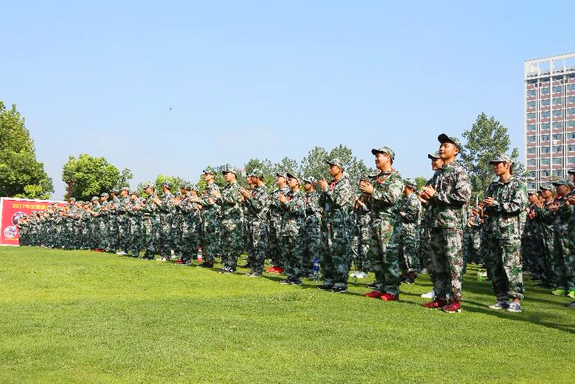 ĥ��־�����꣬�����¶�����ѵ��ʽ����