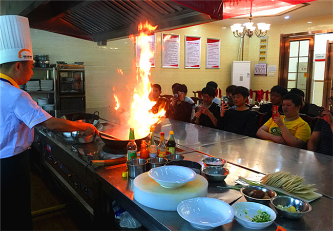 【共享课堂】烹饪大师为你讲授“黄金凤尾虾”&“新东方交响乐”
