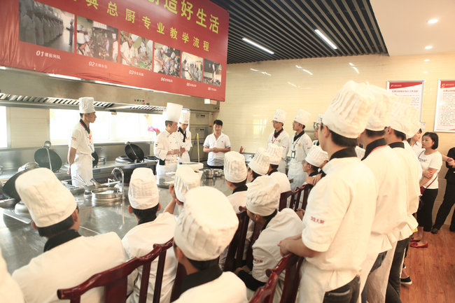 【名师大讲堂】合肥尚都大酒店厨师长郑相波莅临我院传技授课