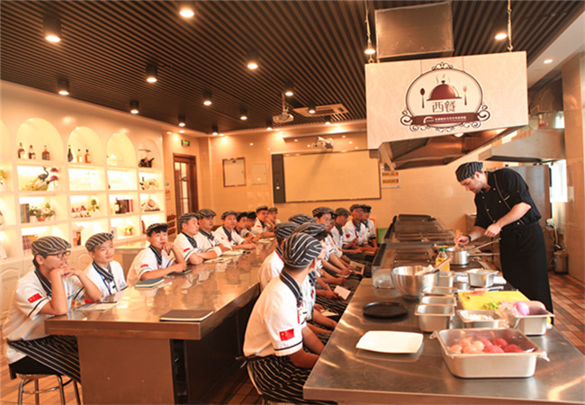 【海外名师大讲堂】跟着帅气外教领略别样西式美味