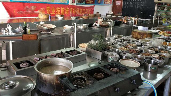 ѧ��ʦ�ĸ�ѧУ�ã�