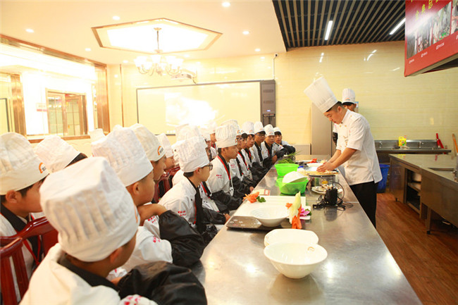 ����ʦ���á�з�����㡢ţ�ܣ���ε�ʾ���β���