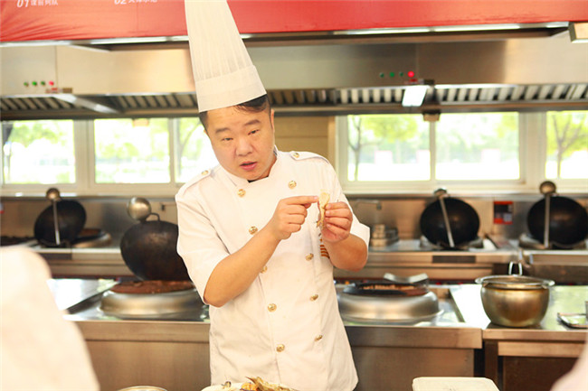 ����ʦ���á�з�����㡢ţ�ܣ���ε�ʾ���β���