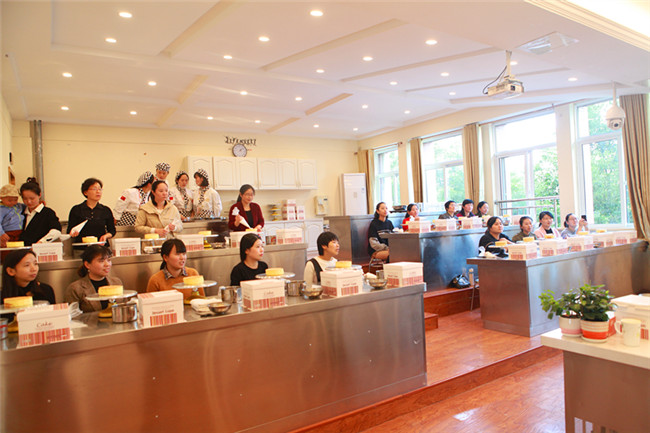 �Ϸ�����վ�������ܹ������ں決��ѵ�࿪���ˣ�