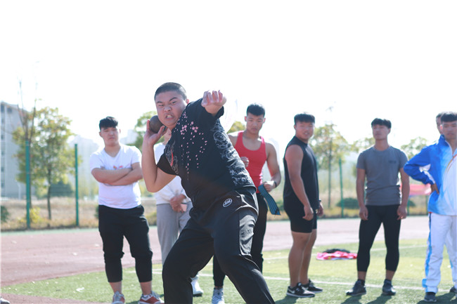 �����¶���ѧ���ںϷʸ߽̻����ﾶ�˶���չ¶���