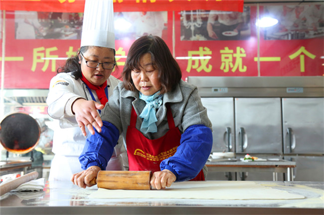 ������ף���ֻ��һ�˴Ӱ��޻ع�ѧС��