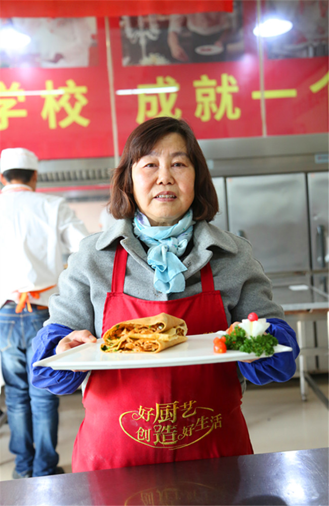 ������ף���ֻ��һ�˴Ӱ��޻ع�ѧС��