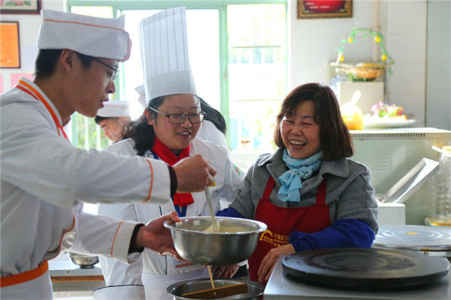 ������ף���ֻ��һ�˴Ӱ��޻ع�ѧС��