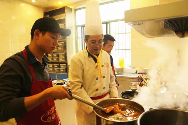 ���б����ϰ������Լ�����ҵ������