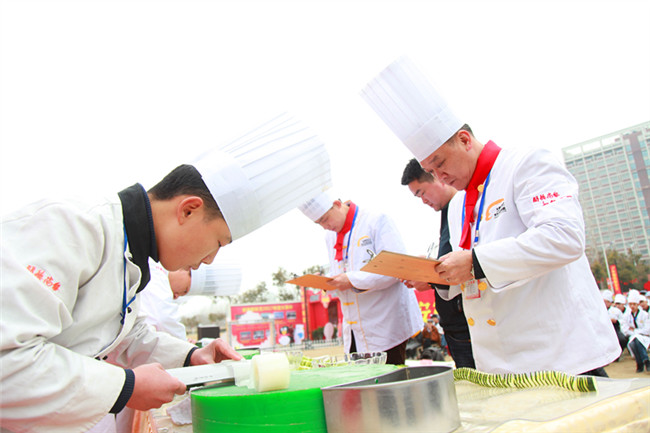 �����¶���2018�괺��ϵ�н�ѧ�֮�в͵������������ȿ�չ