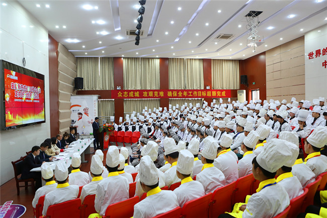 �����¶���2018У���������࿪��������ʽ¡�ؾ���