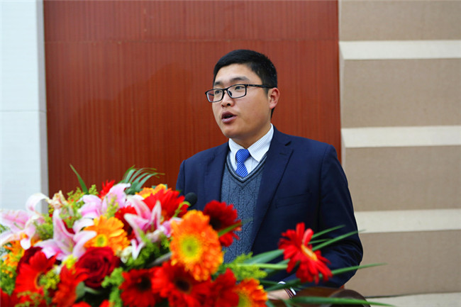 �����¶���2018У���������࿪��������ʽ¡�ؾ���