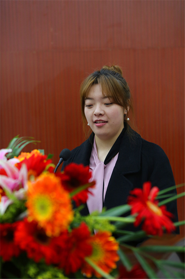 �����¶���2018У���������࿪��������ʽ¡�ؾ���