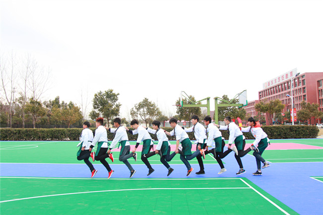 �����¶���2018У���������࿪��������ʽ¡�ؾ���