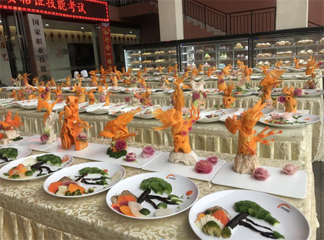 ְ���˹��������˰����Ϊ��չʾ��һ�����¶������