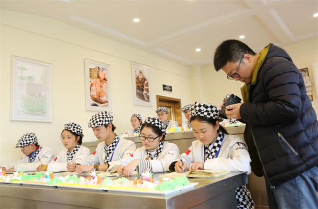 ְ���˹��������˰����Ϊ��չʾ��һ�����¶������