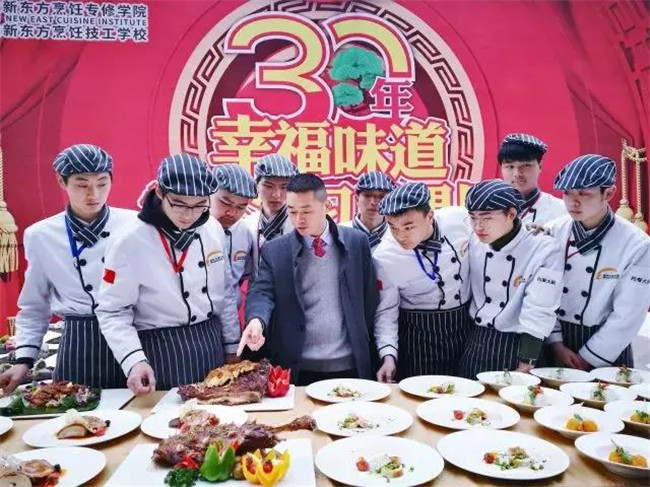 ְ���˹��������˰����Ϊ��չʾ��һ�����¶������