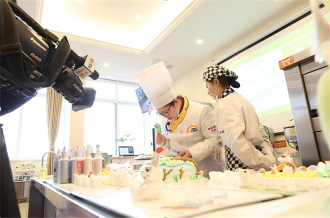 ְ���˹��������˰����Ϊ��չʾ��һ�����¶������