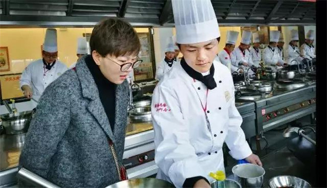 ְ���˹��������˰����Ϊ��չʾ��һ�����¶������