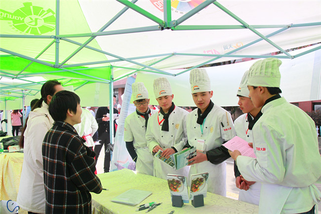 Я�����󣬹���δ�����������¶���2018���������˲Ž������߽�����ҵǩԼ��ʽ¡�ؾ���