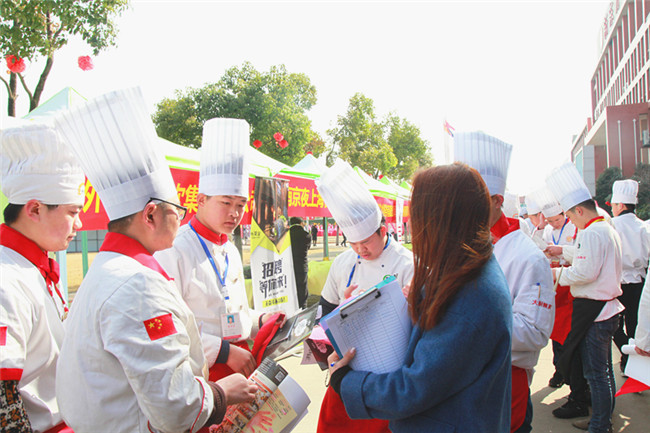 Я�����󣬹���δ�����������¶���2018���������˲Ž������߽�����ҵǩԼ��ʽ¡�ؾ���