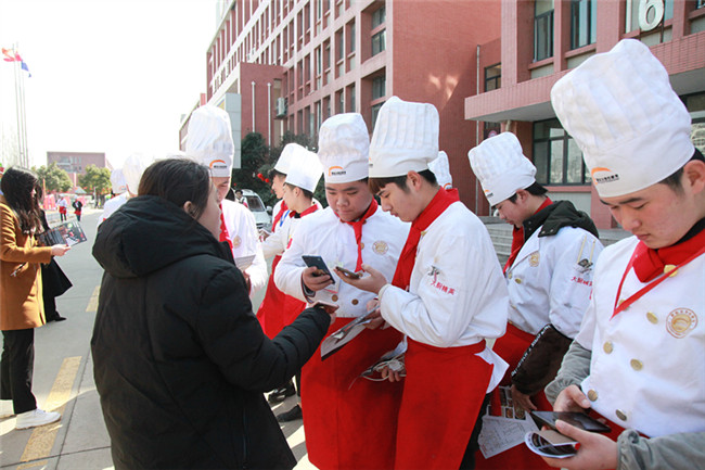 Я�����󣬹���δ�����������¶���2018���������˲Ž������߽�����ҵǩԼ��ʽ¡�ؾ���