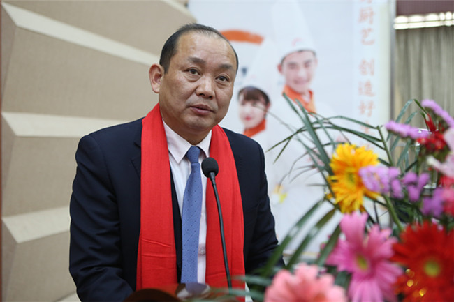 �����¶���2018�����ʦ������У԰�߿���������Ƹ��ʽԲ������